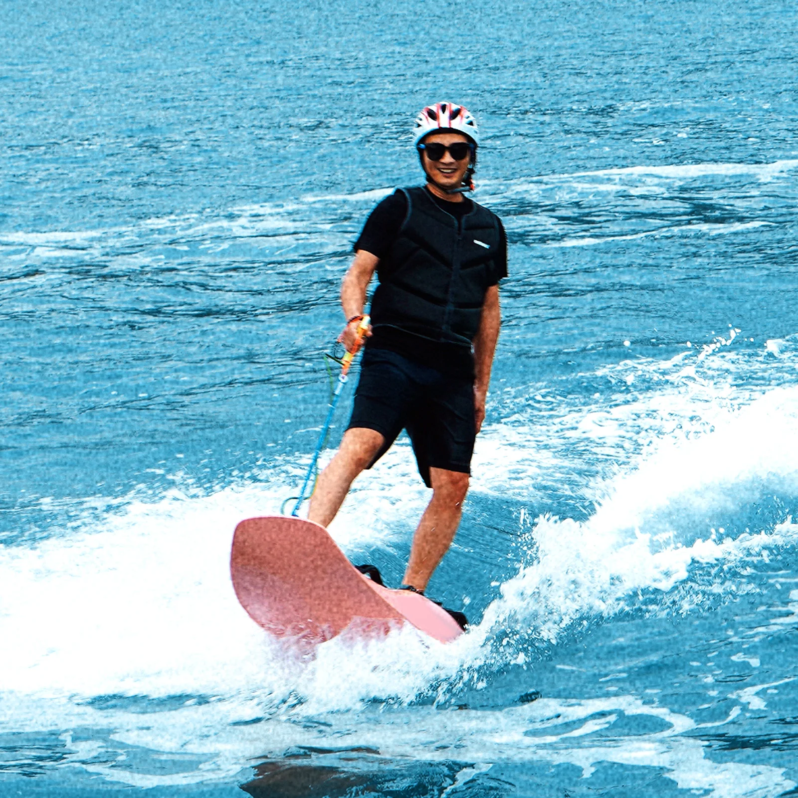 لوح ركوب الأمواج الكهربائي GOY - مراجعة Electric Surfboard Jetboard وسعره